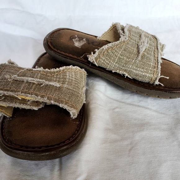 Crevo Toddler Boys Beige Slide Sandals Size 11 - Picture 4 of 6